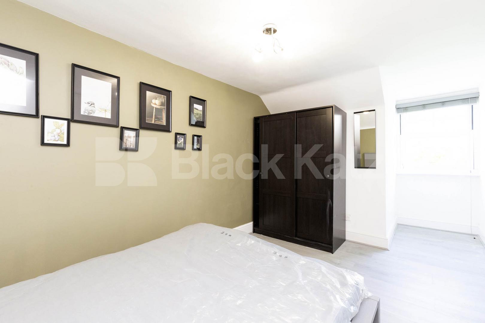 refurbished split level top floor 1 bedroom property in Clapton Thistlewaite Road, Clapton